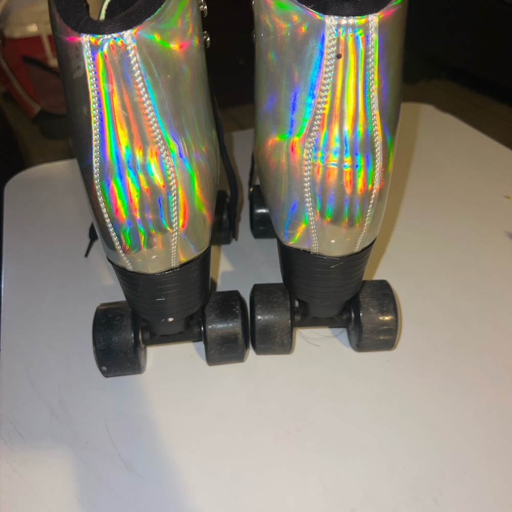 Shimmering Kids Roller Skates with Black Wheels